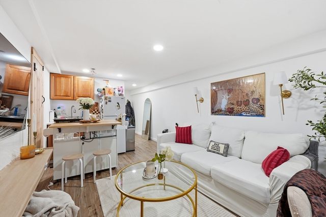 57 Plain St, Upton, MA 01568
