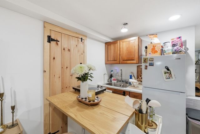 57 Plain St, Upton, MA 01568