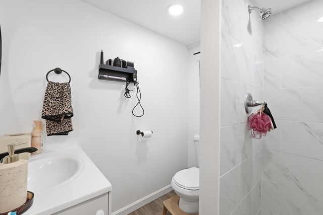 57 Plain St, Upton, MA 01568