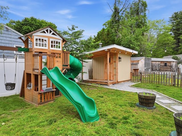 57 Plain St, Upton, MA 01568