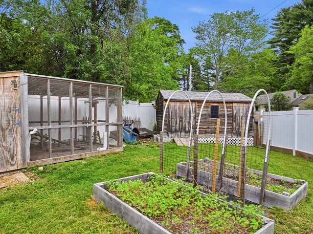 57 Plain St, Upton, MA 01568