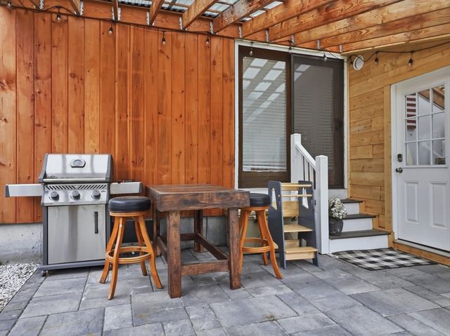 57 Plain St, Upton, MA 01568