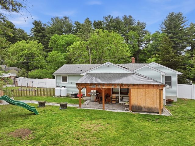 57 Plain St, Upton, MA 01568