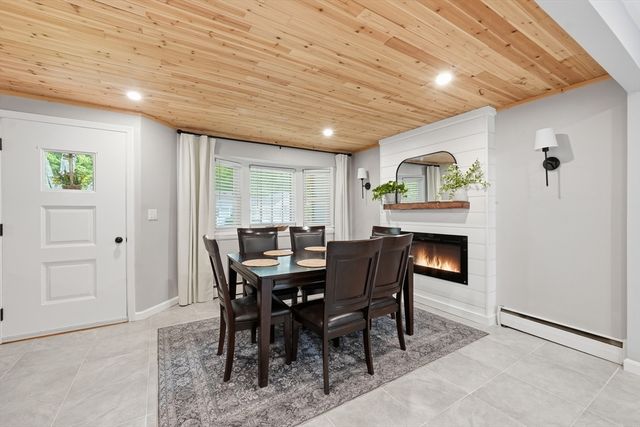 57 Plain St, Upton, MA 01568