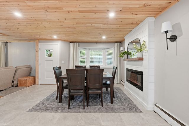 57 Plain St, Upton, MA 01568