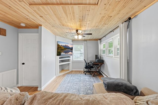 57 Plain St, Upton, MA 01568