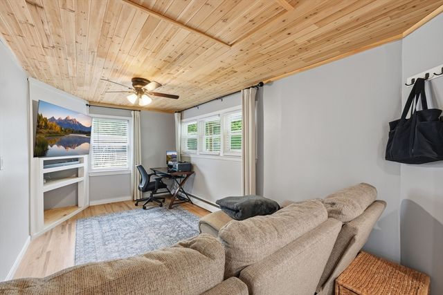 57 Plain St, Upton, MA 01568