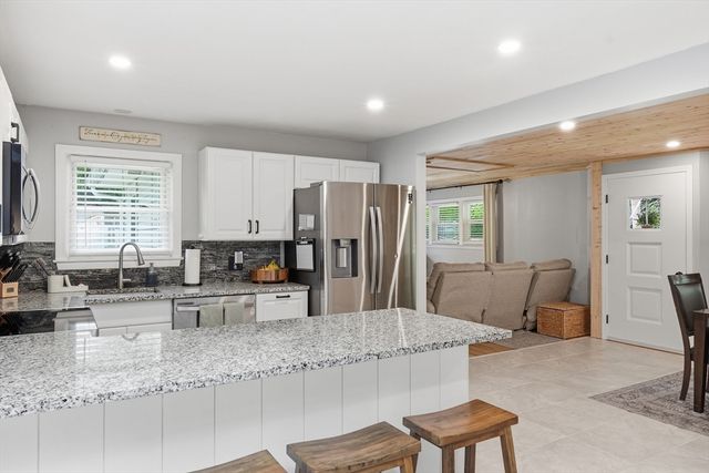 57 Plain St, Upton, MA 01568