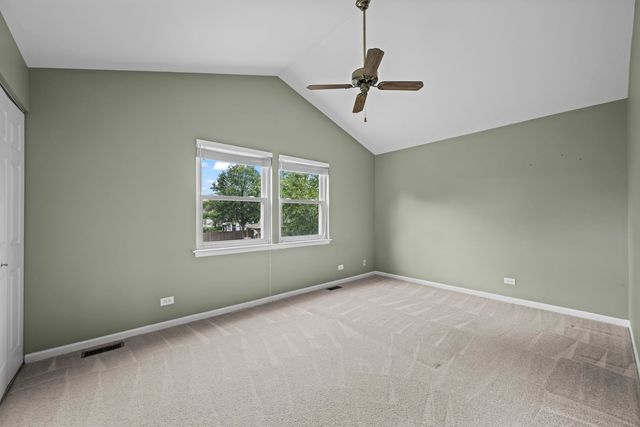 1190 Bristol Trail Road, Lake Zurich, IL 60047