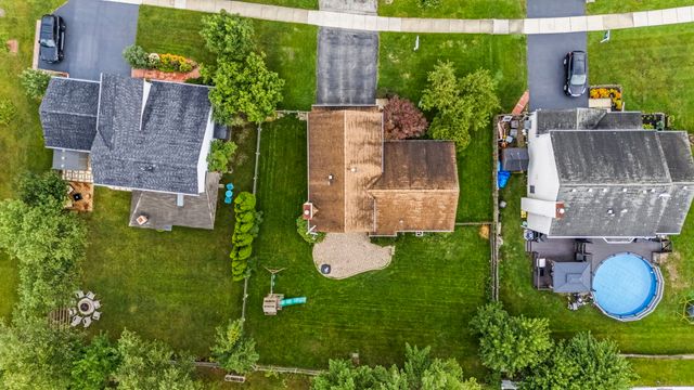 1190 Bristol Trail Road, Lake Zurich, IL 60047