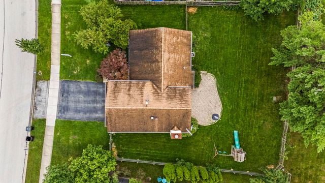 1190 Bristol Trail Road, Lake Zurich, IL 60047
