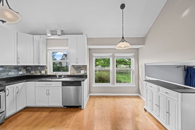 1190 Bristol Trail Road, Lake Zurich, IL 60047