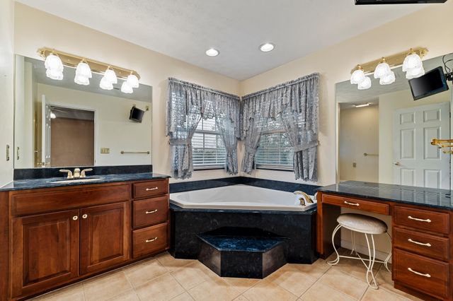 18 Firestone Lane, Milton, WV 25541