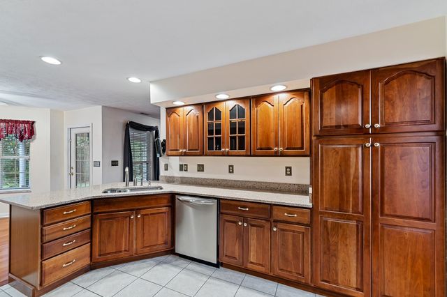 18 Firestone Lane, Milton, WV 25541