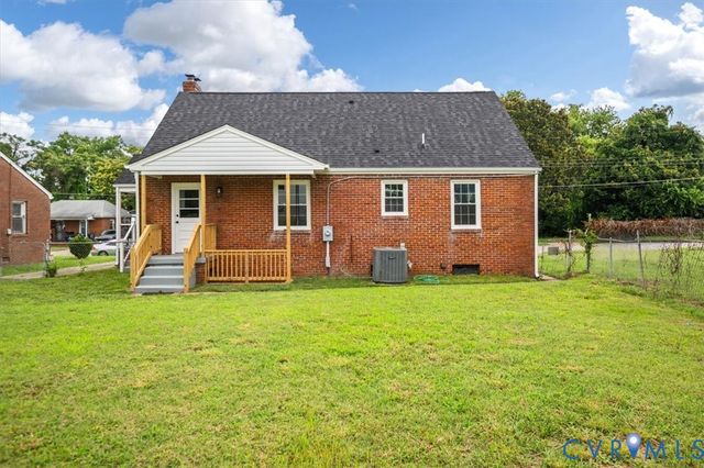 318 St Matthew St, Petersburg, VA 23803
