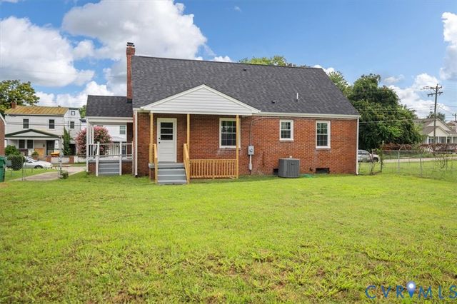 318 St Matthew St, Petersburg, VA 23803