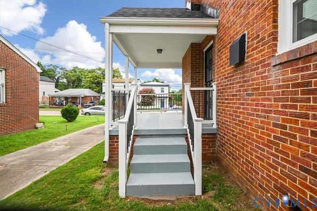 318 St Matthew St, Petersburg, VA 23803