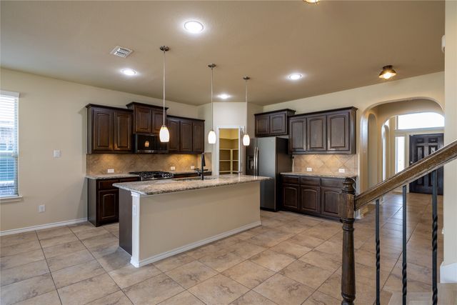 2813 Saddle Creek Drive, Fort Worth, TX 76177