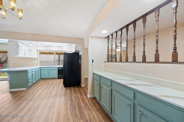 1825 S Palm Springs Circle, Tucson, AZ 85710