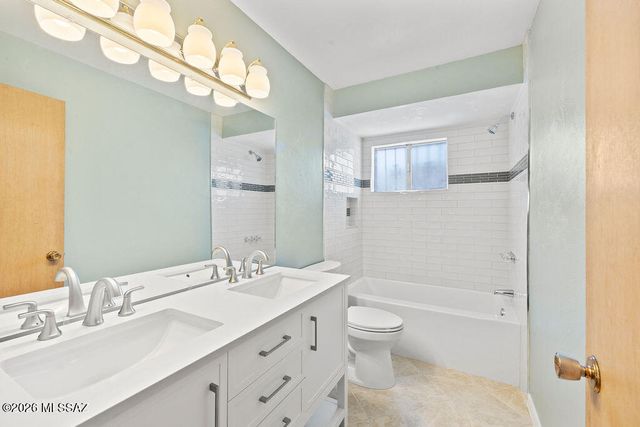 1825 S Palm Springs Circle, Tucson, AZ 85710