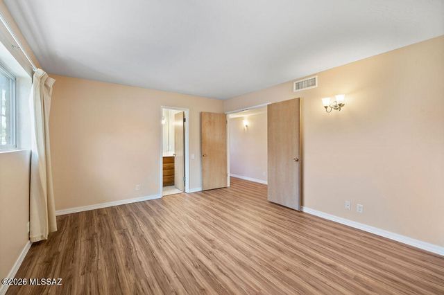 1825 S Palm Springs Circle, Tucson, AZ 85710