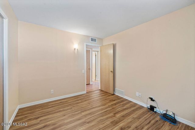 1825 S Palm Springs Circle, Tucson, AZ 85710