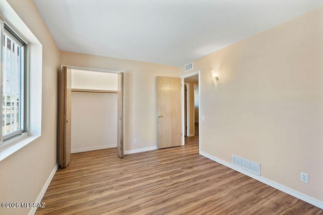 1825 S Palm Springs Circle, Tucson, AZ 85710