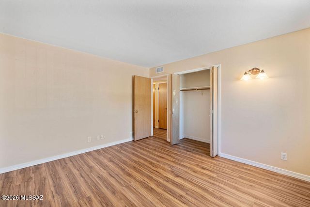 1825 S Palm Springs Circle, Tucson, AZ 85710