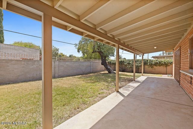 1825 S Palm Springs Circle, Tucson, AZ 85710