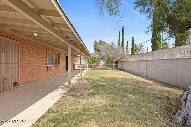 1825 S Palm Springs Circle, Tucson, AZ 85710