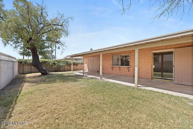 1825 S Palm Springs Circle, Tucson, AZ 85710