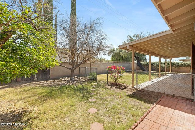1825 S Palm Springs Circle, Tucson, AZ 85710