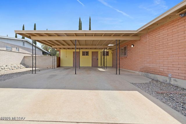 1825 S Palm Springs Circle, Tucson, AZ 85710