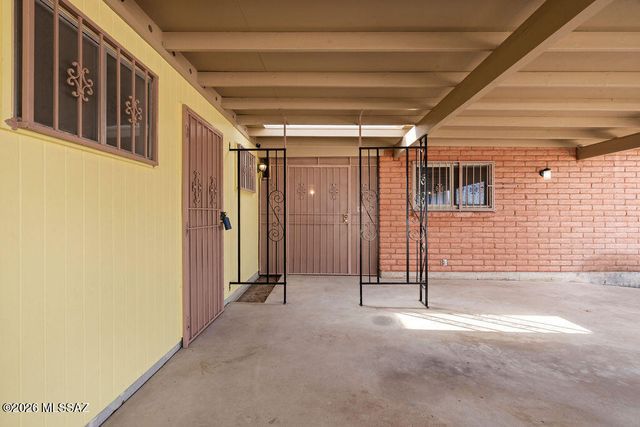 1825 S Palm Springs Circle, Tucson, AZ 85710