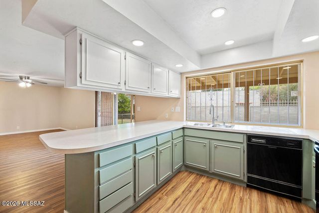 1825 S Palm Springs Circle, Tucson, AZ 85710