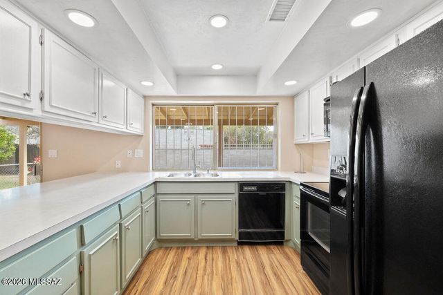 1825 S Palm Springs Circle, Tucson, AZ 85710