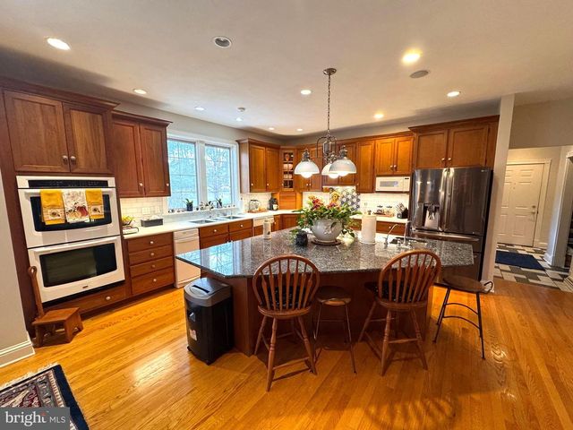 160 LOWER GRANDVIEW RD, State College, PA 16801