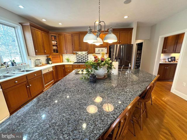 160 LOWER GRANDVIEW RD, State College, PA 16801