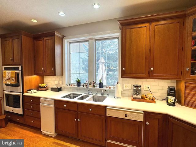 160 LOWER GRANDVIEW RD, State College, PA 16801