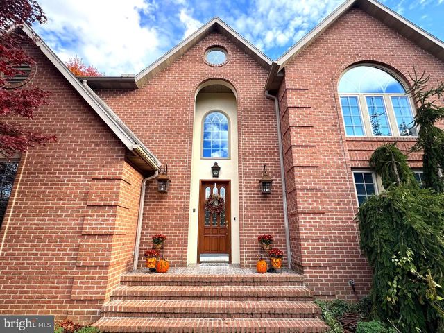 160 LOWER GRANDVIEW RD, State College, PA 16801