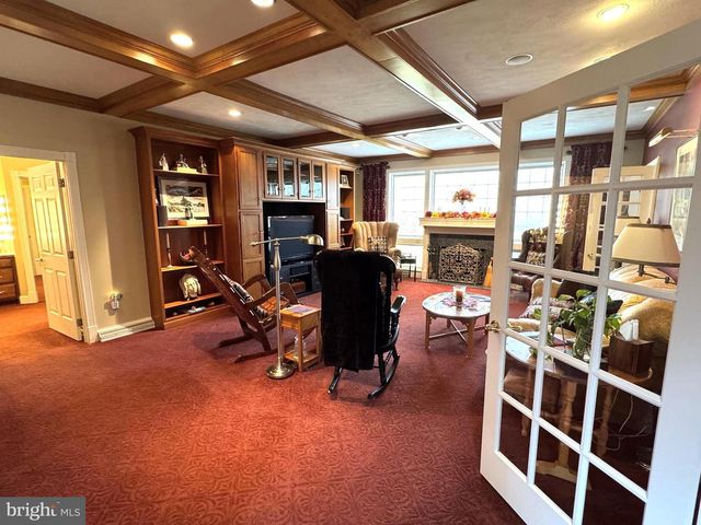 160 LOWER GRANDVIEW RD, State College, PA 16801