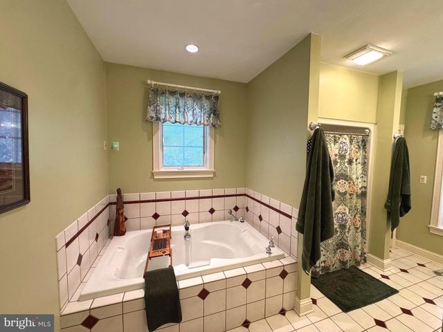 160 LOWER GRANDVIEW RD, State College, PA 16801