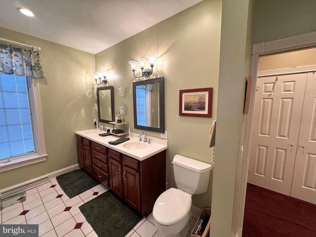 160 LOWER GRANDVIEW RD, State College, PA 16801