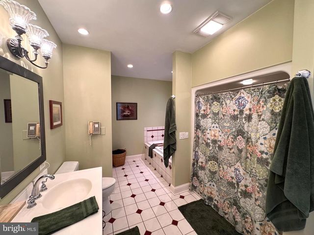 160 LOWER GRANDVIEW RD, State College, PA 16801