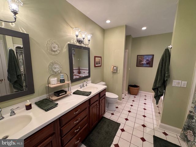 160 LOWER GRANDVIEW RD, State College, PA 16801