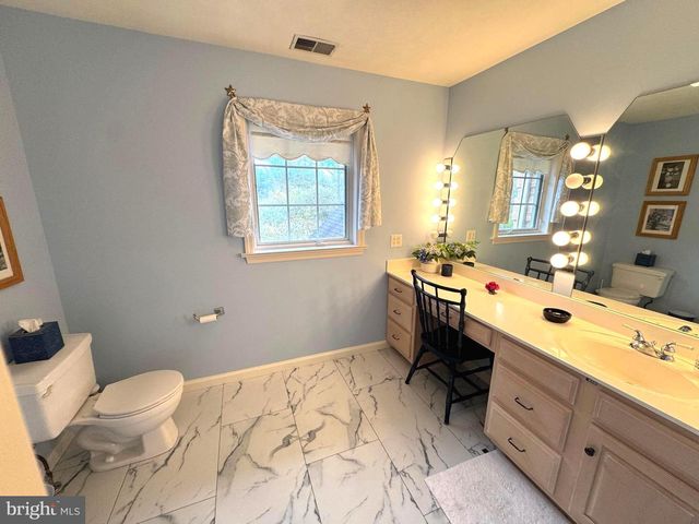 160 LOWER GRANDVIEW RD, State College, PA 16801