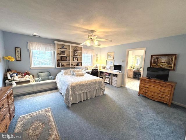 160 LOWER GRANDVIEW RD, State College, PA 16801