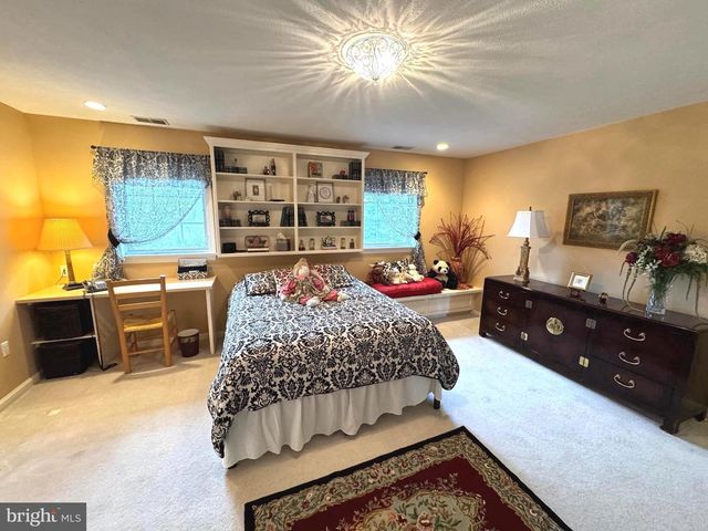 160 LOWER GRANDVIEW RD, State College, PA 16801