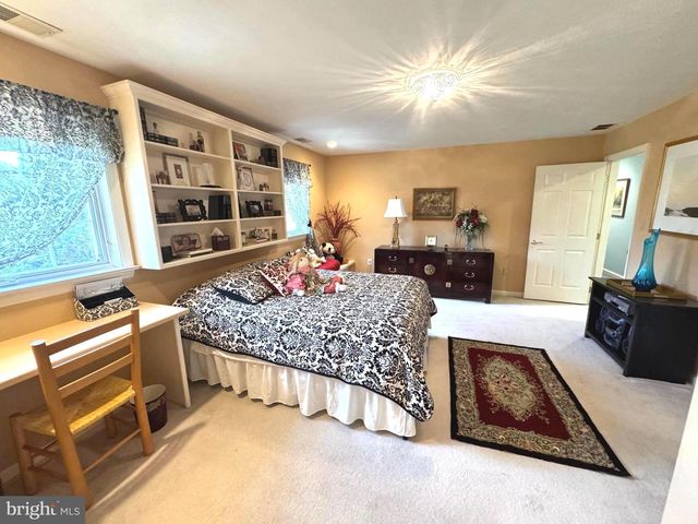 160 LOWER GRANDVIEW RD, State College, PA 16801