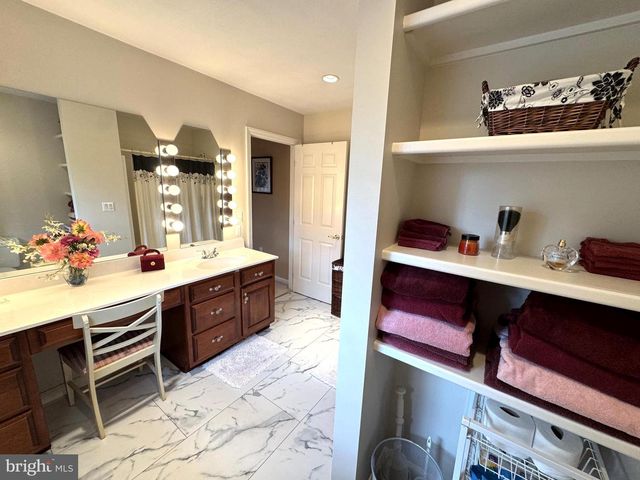 160 LOWER GRANDVIEW RD, State College, PA 16801